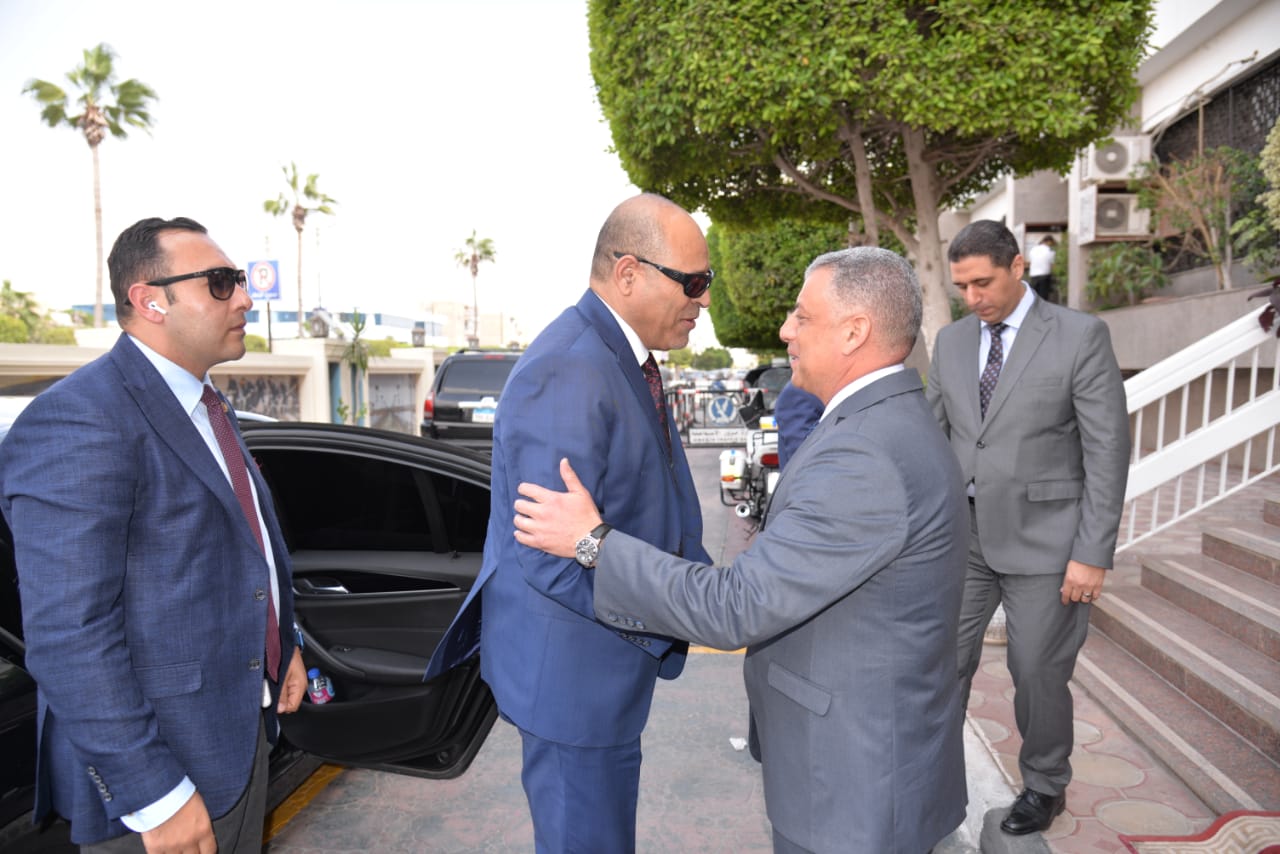 وزير القوى العامله 